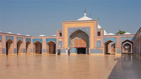 Shah Jahan Mosque: Architektoniczny Arcydzieł Z epoki Mughalów!