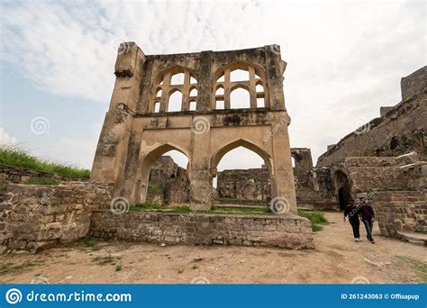  Wynajdź Spokój i Odkryj Piękno - Golconda Fort:  Siedziba Dawnych Władców i Skarb Architektury