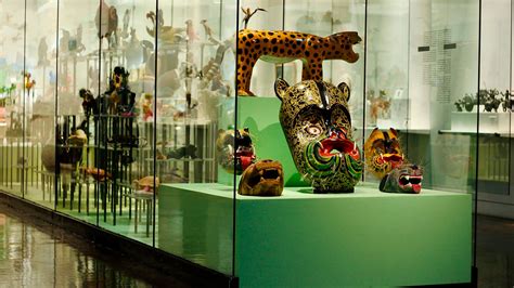 Museo Casa del Arte Popular: Nurturing Tradition Through Vibrant Handicrafts and Enthralling Displays!